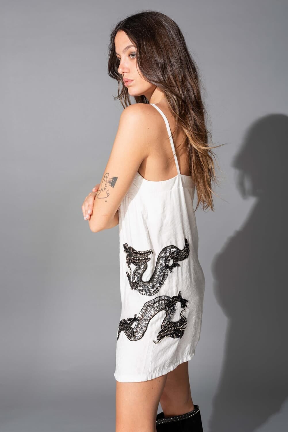 VESTIDO DRAGON BY AMBER LEBON blanco talle unico