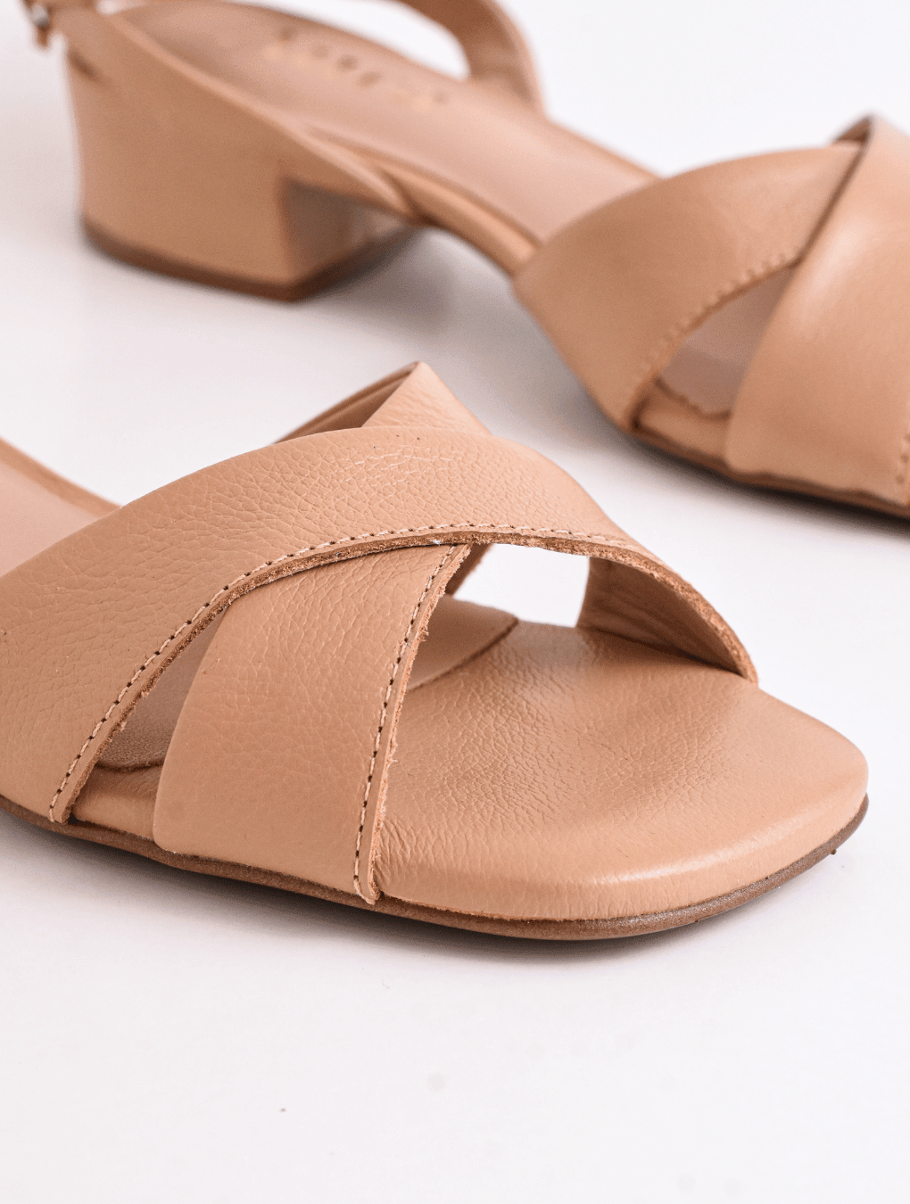 Sandalia Cloti camel 37