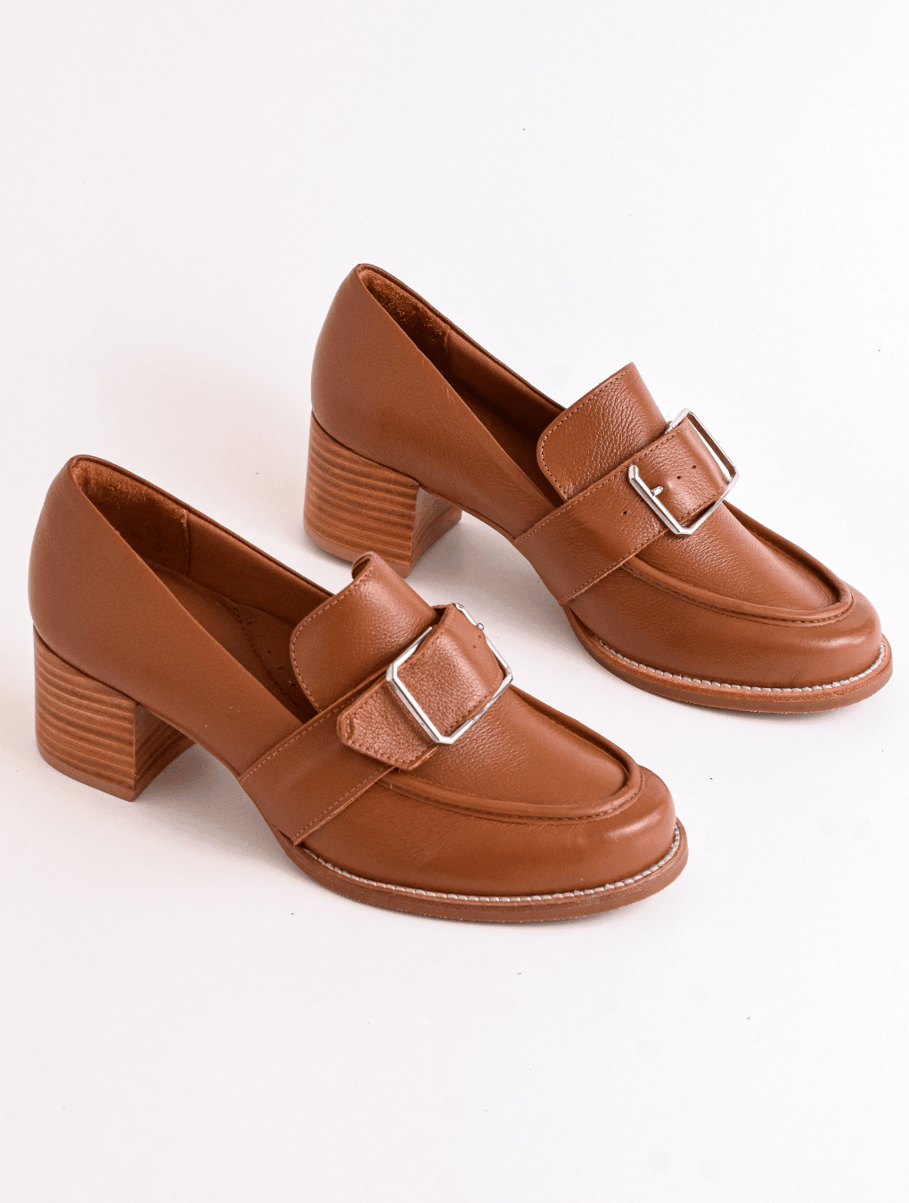 Mocasín hebilla espejo camel 34