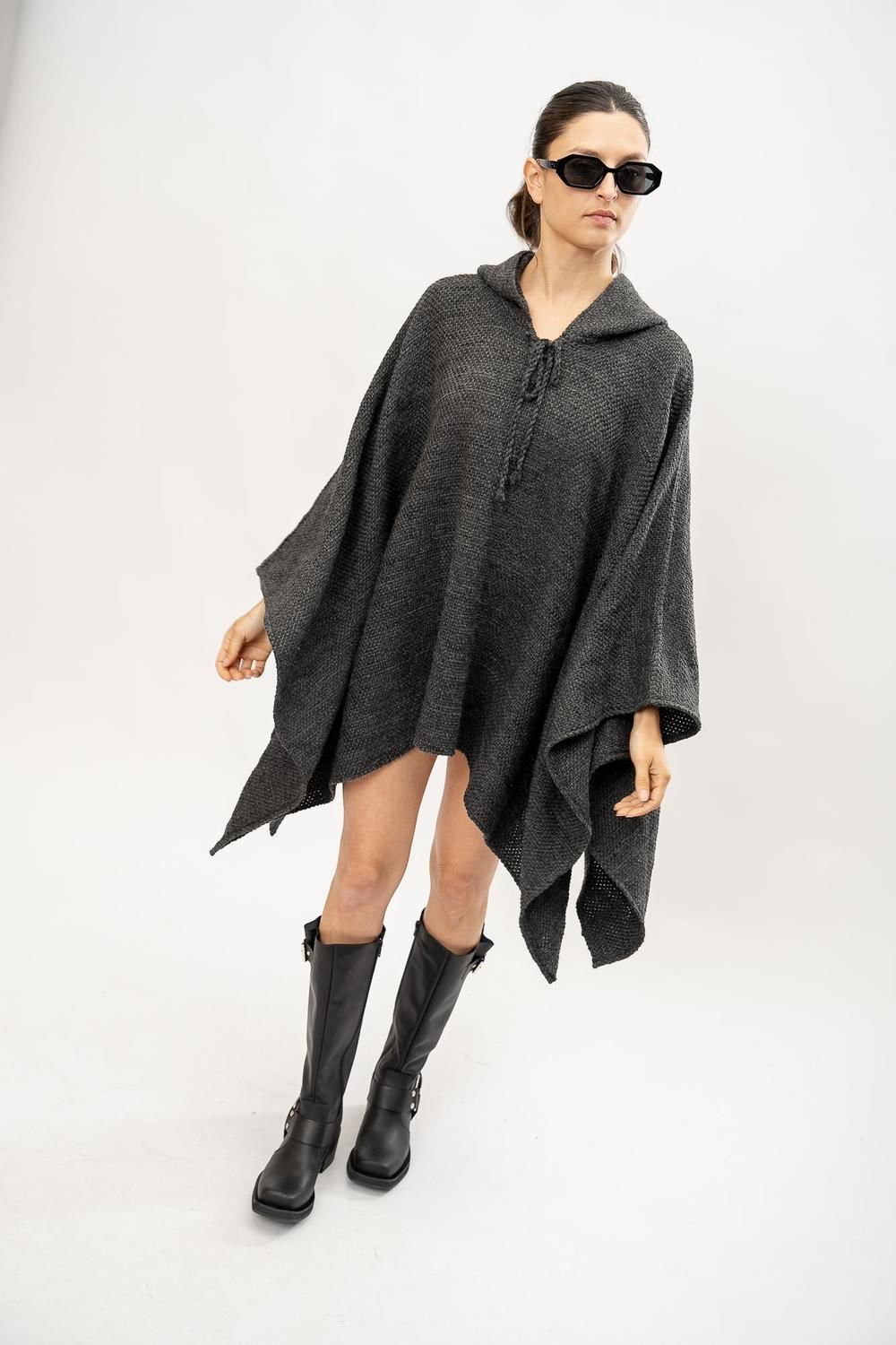 Poncho Caperu negro talle unico