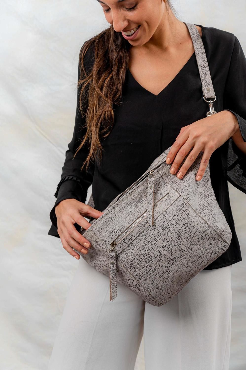 Cartera Charlotte gris talle unico