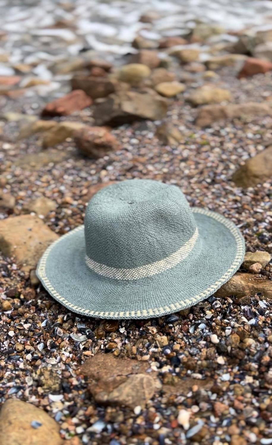 SOMBRERO BAJO MAR azul piedra n/a