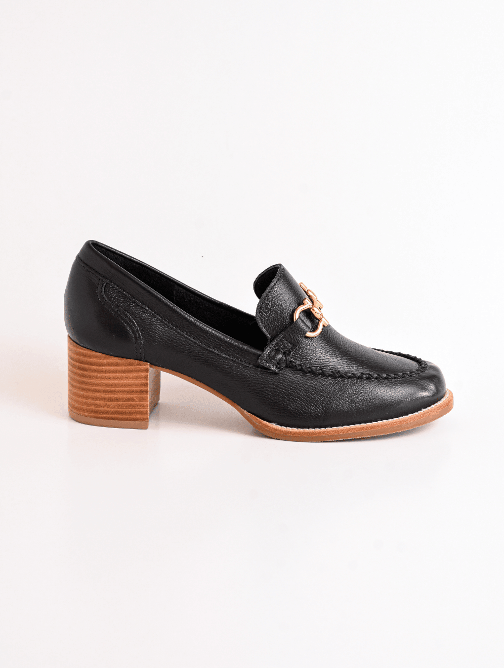 Mocasín aplique oro negro 36