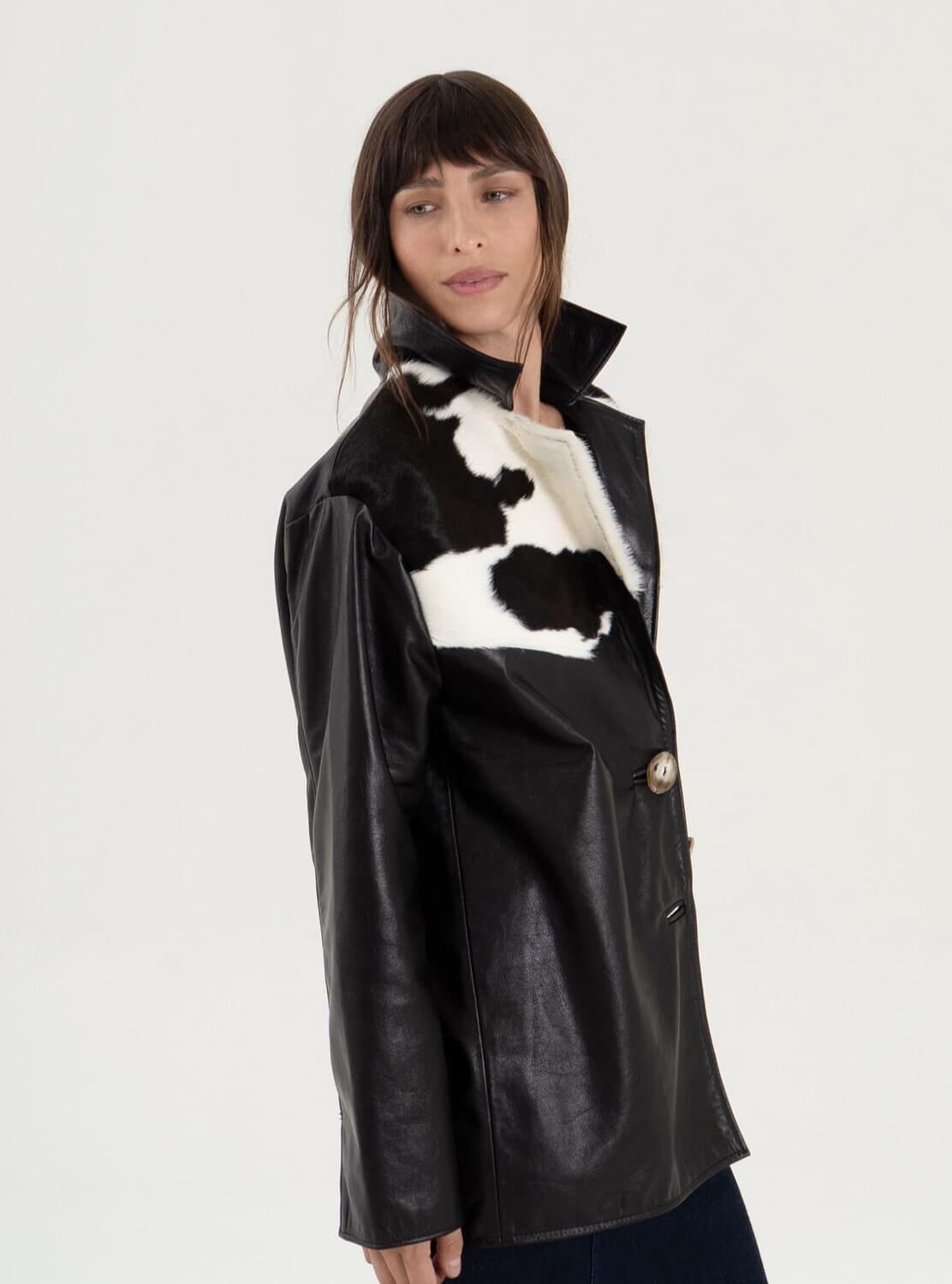 Blazer cuero negro combinado con VACA con negro