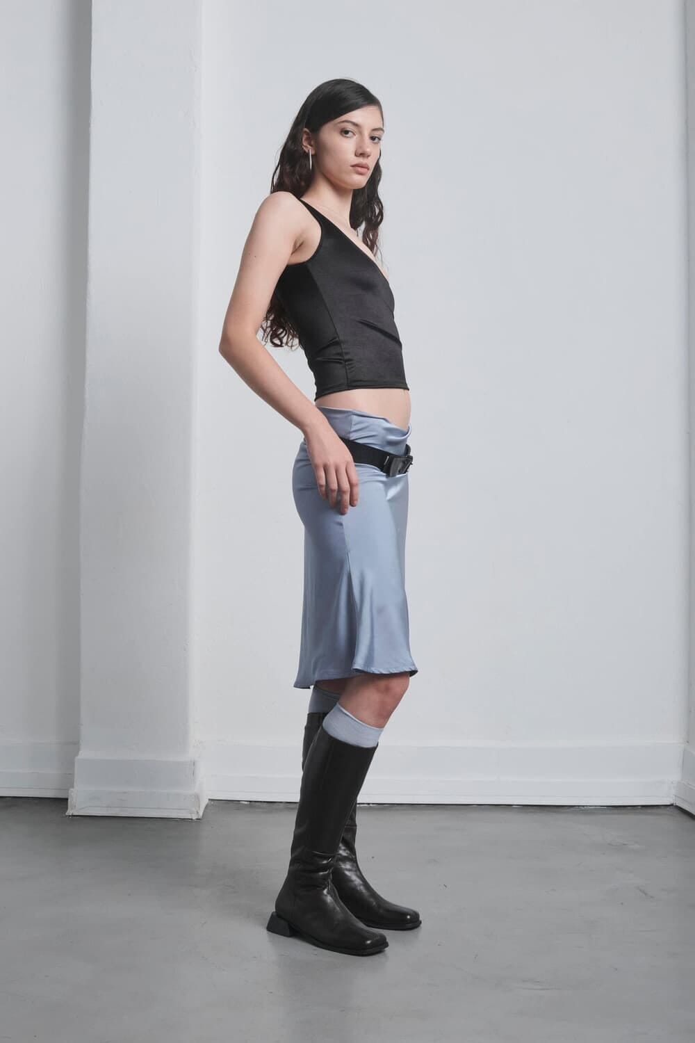 Falda Seda midi celeste 1