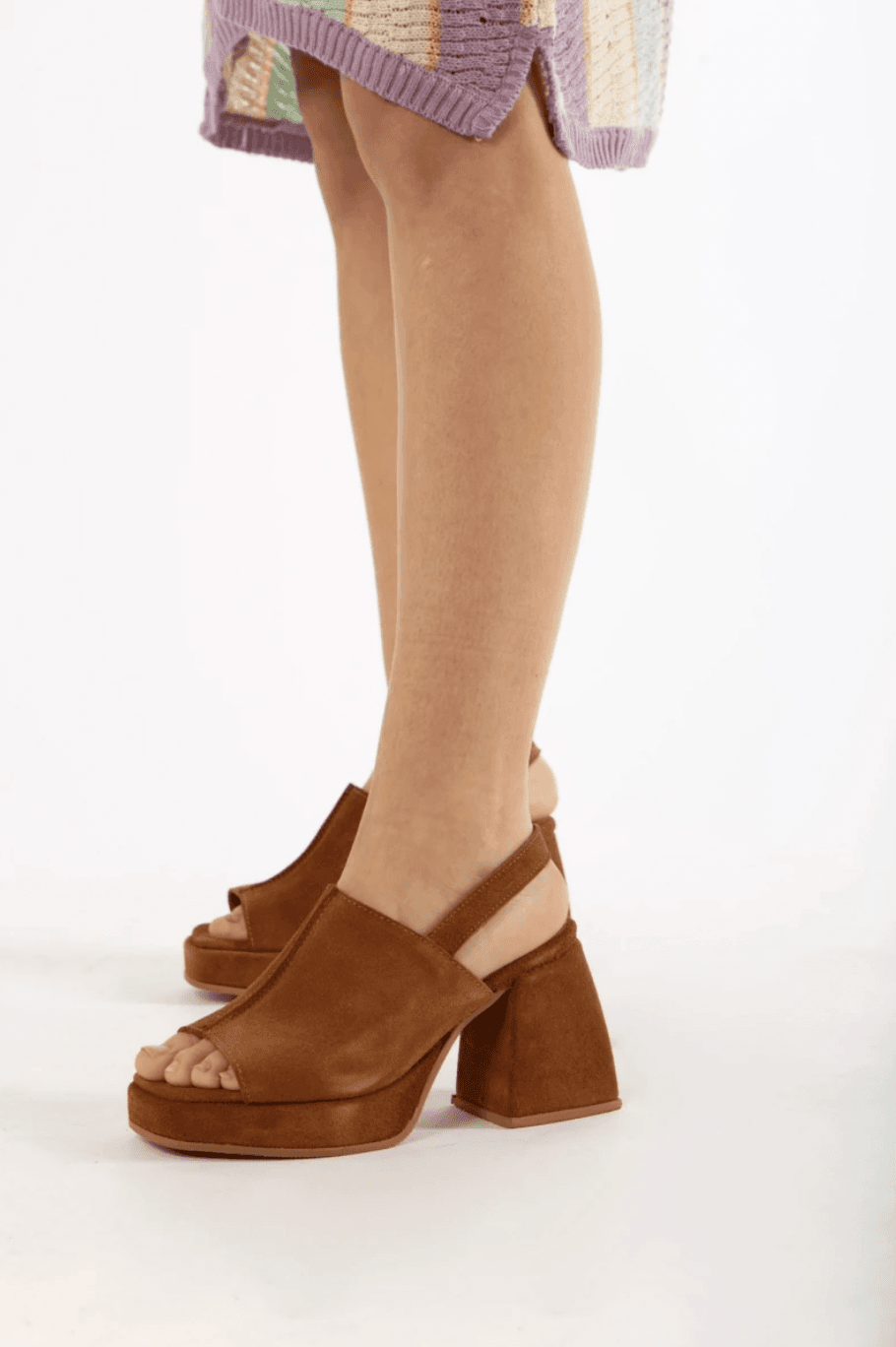 Sandalia Elen camel 39