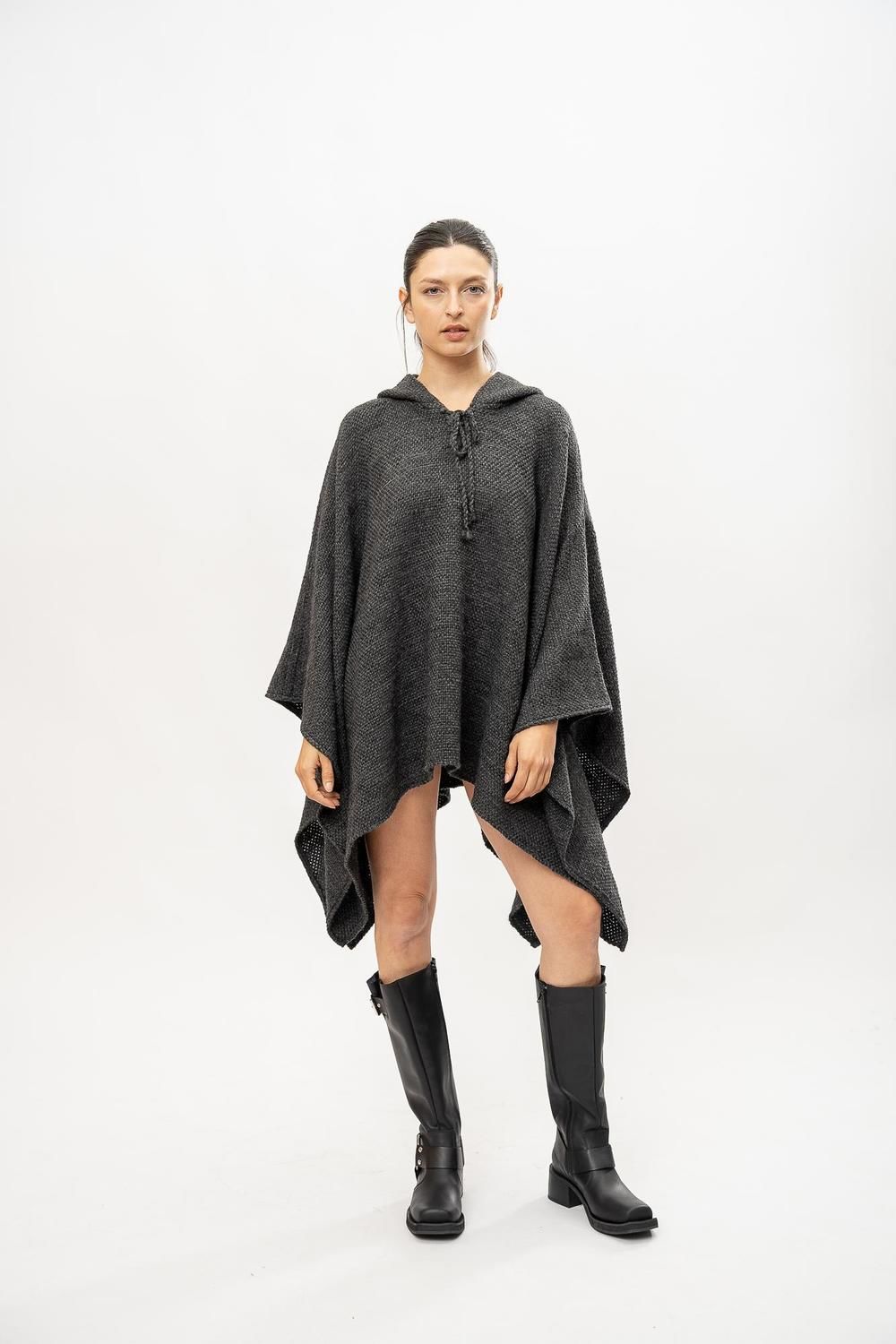 Poncho Caperu negro talle unico