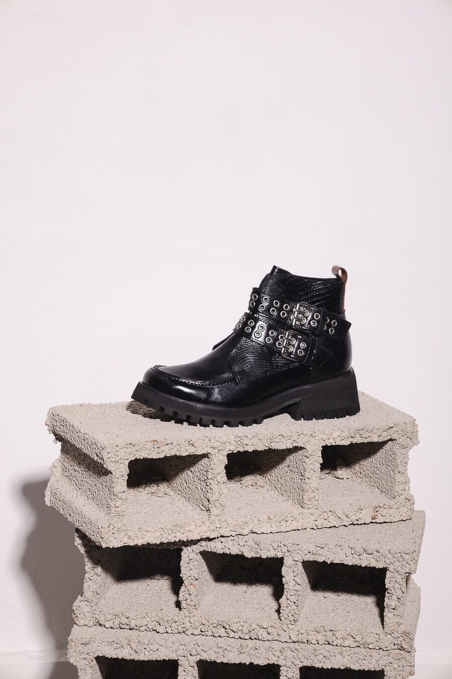 Bota Cori negro 35