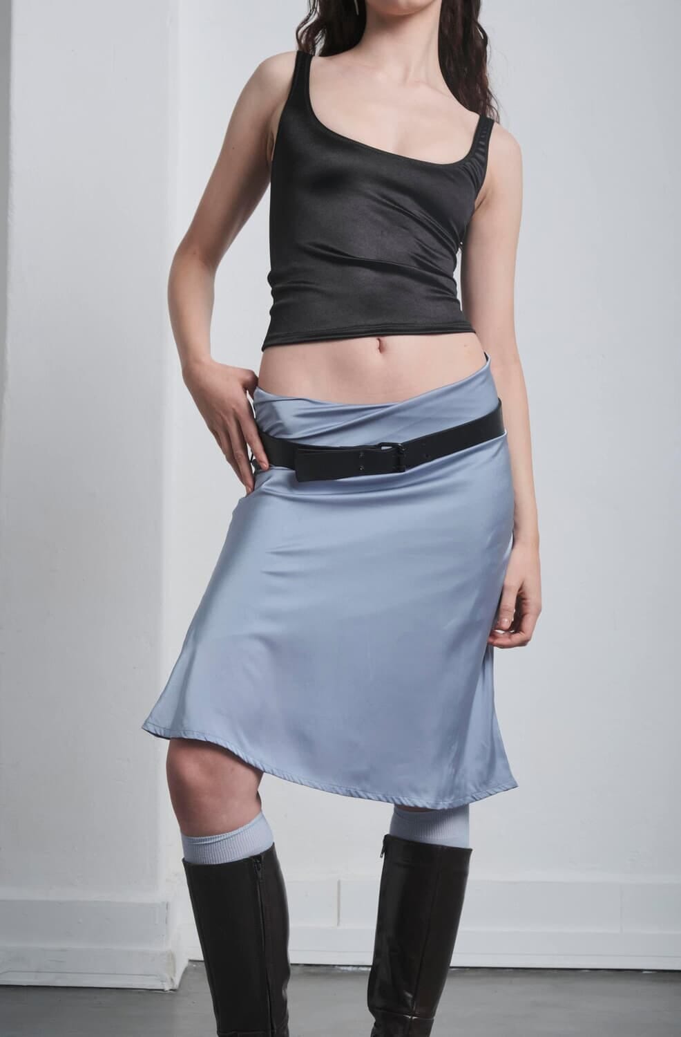 Falda Seda midi celeste 1
