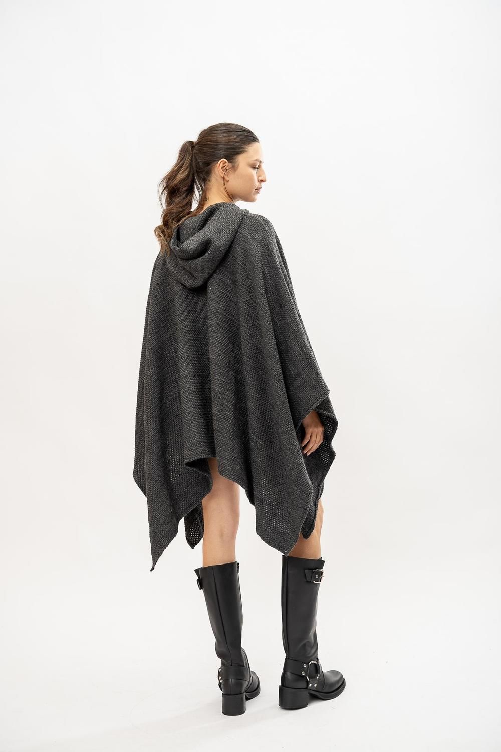 Poncho Caperu negro talle unico