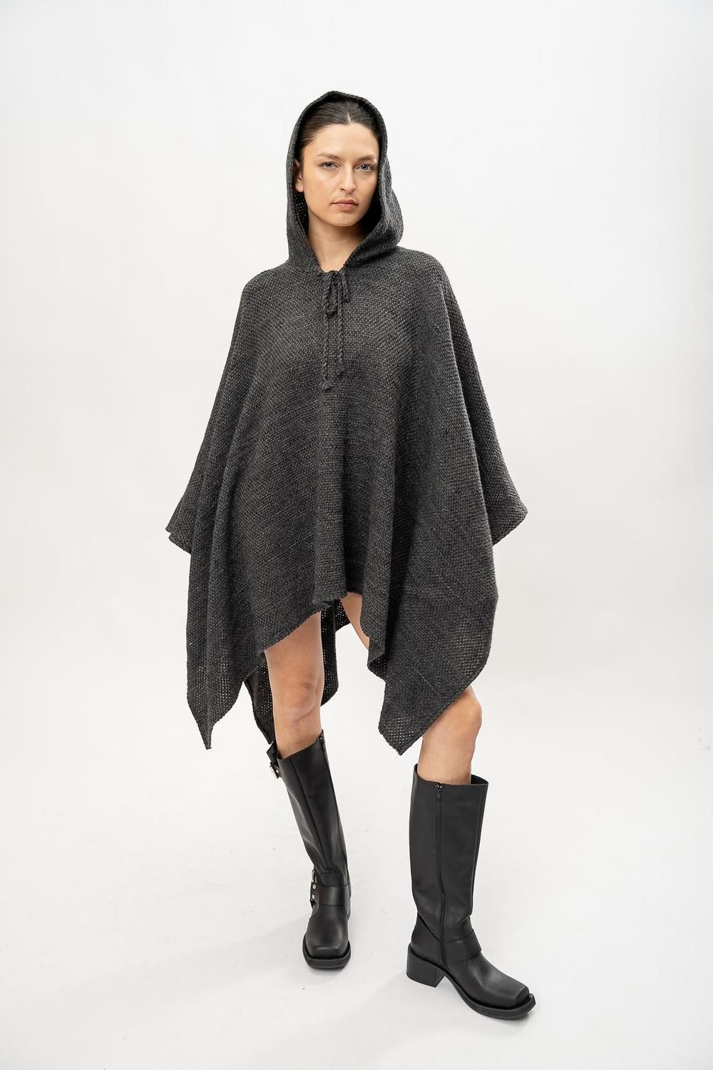 Poncho Caperu negro talle unico