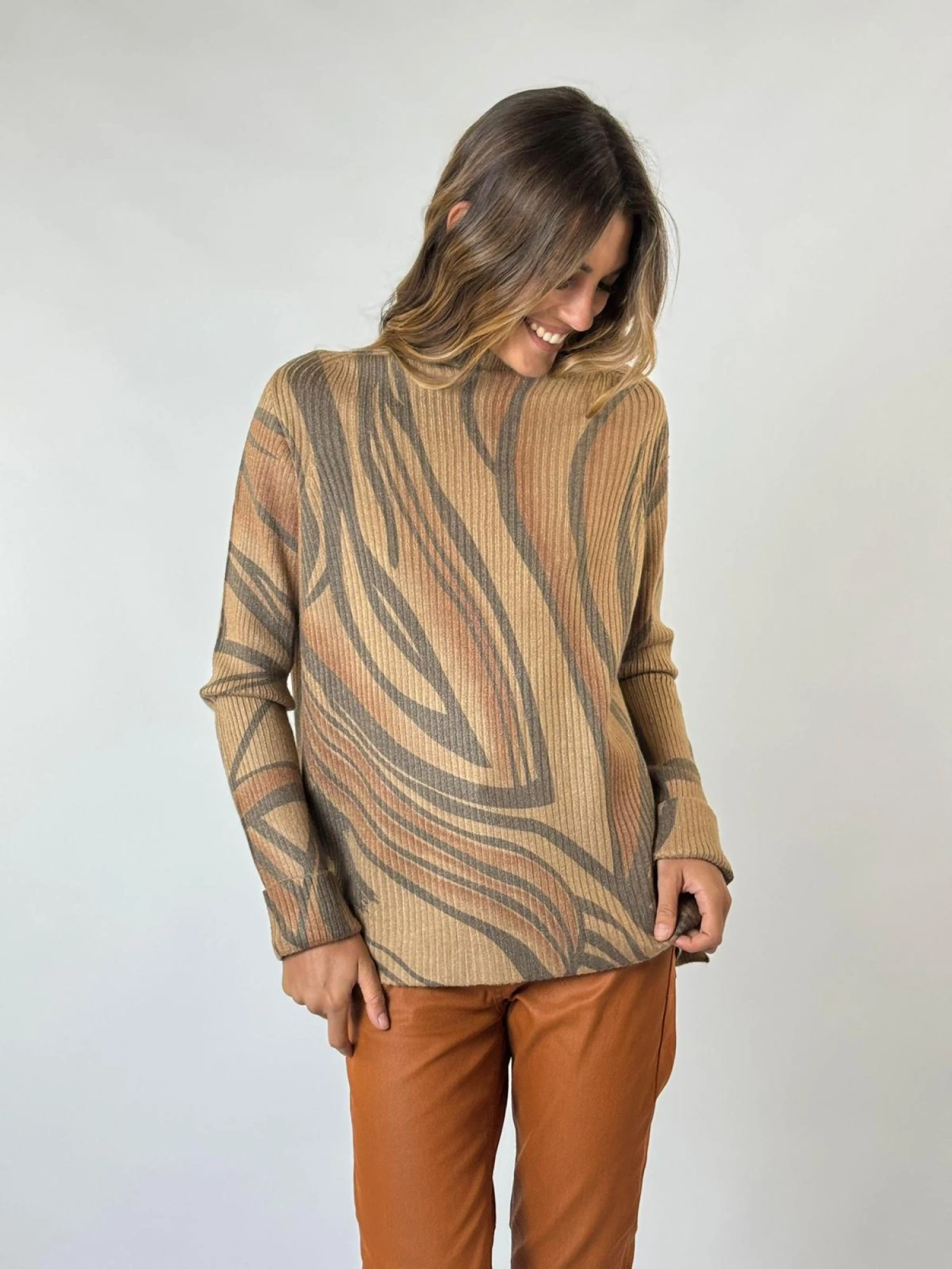 SWEATER NIVES camel talle unico