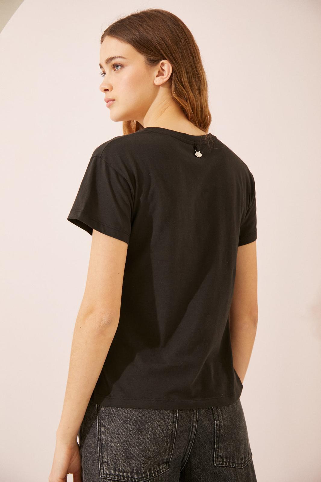 REMERA WILD negro m/l