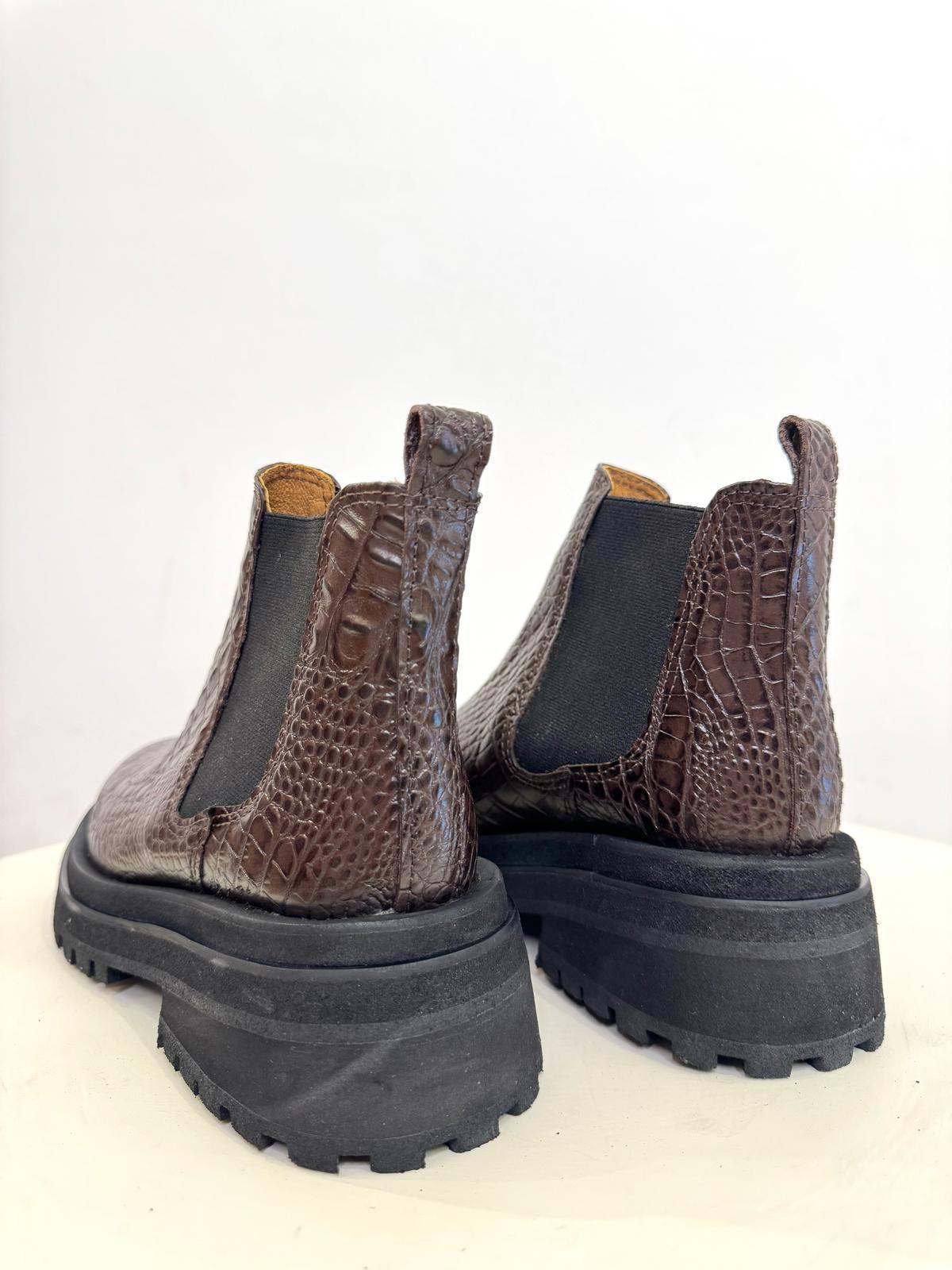 Borcegos New Tokio chocolate 34