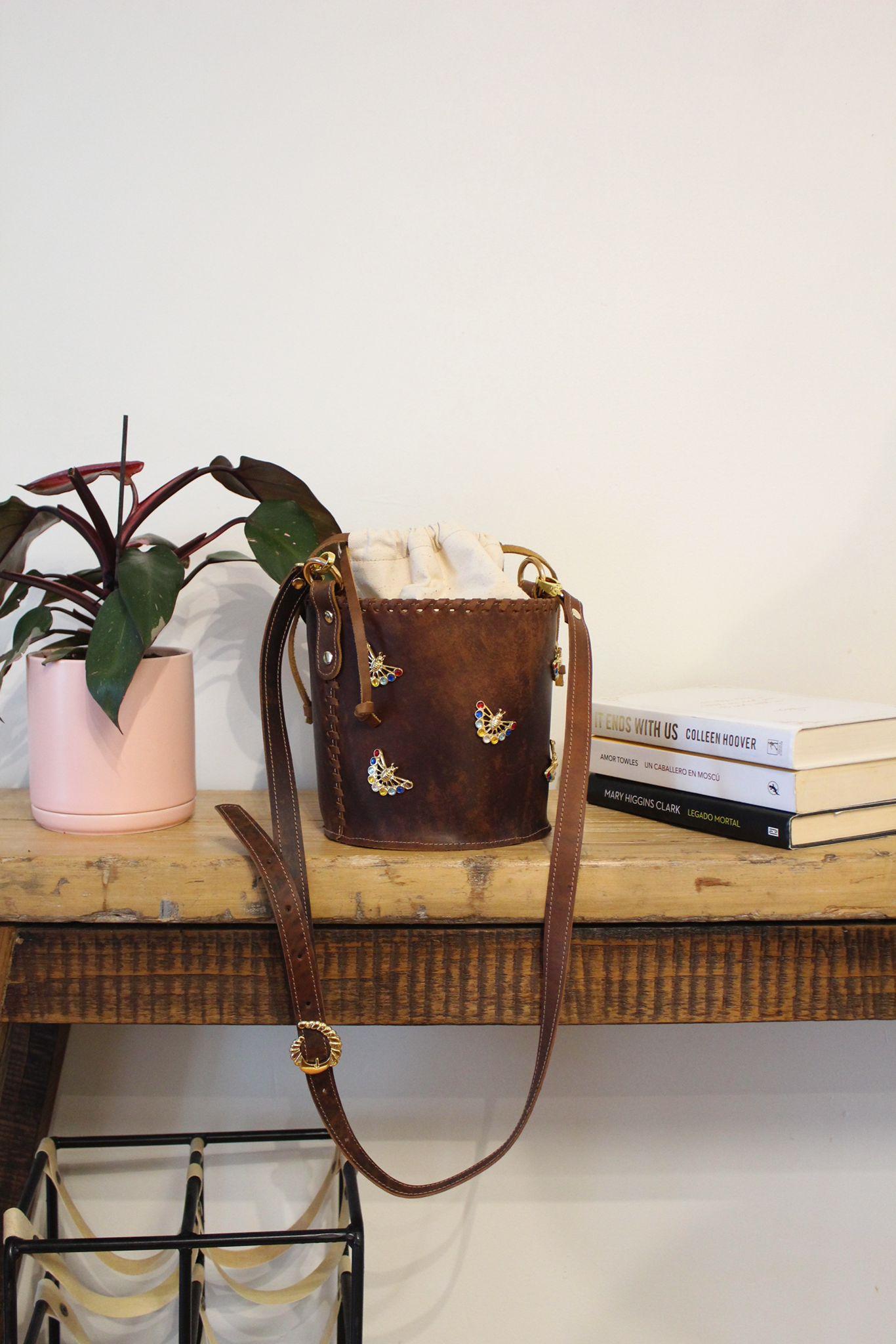 Bee Bucket Bag chocolate n/a