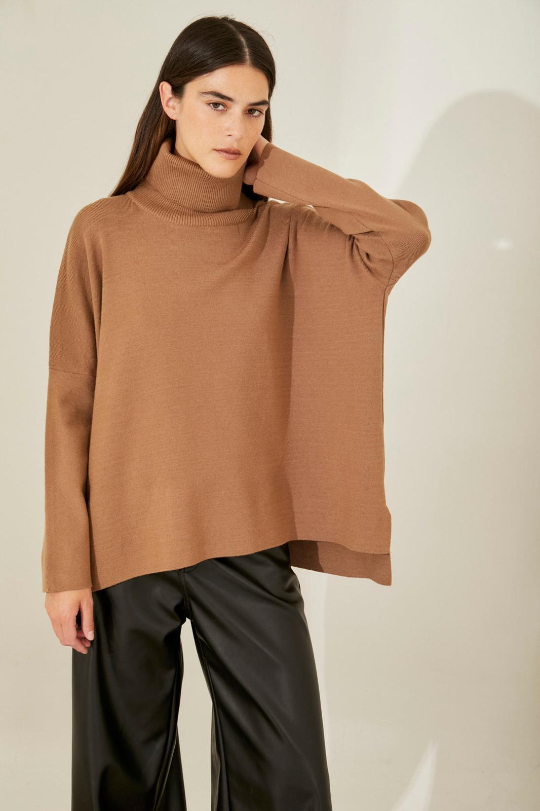 Polera Oliver camel talle unico
