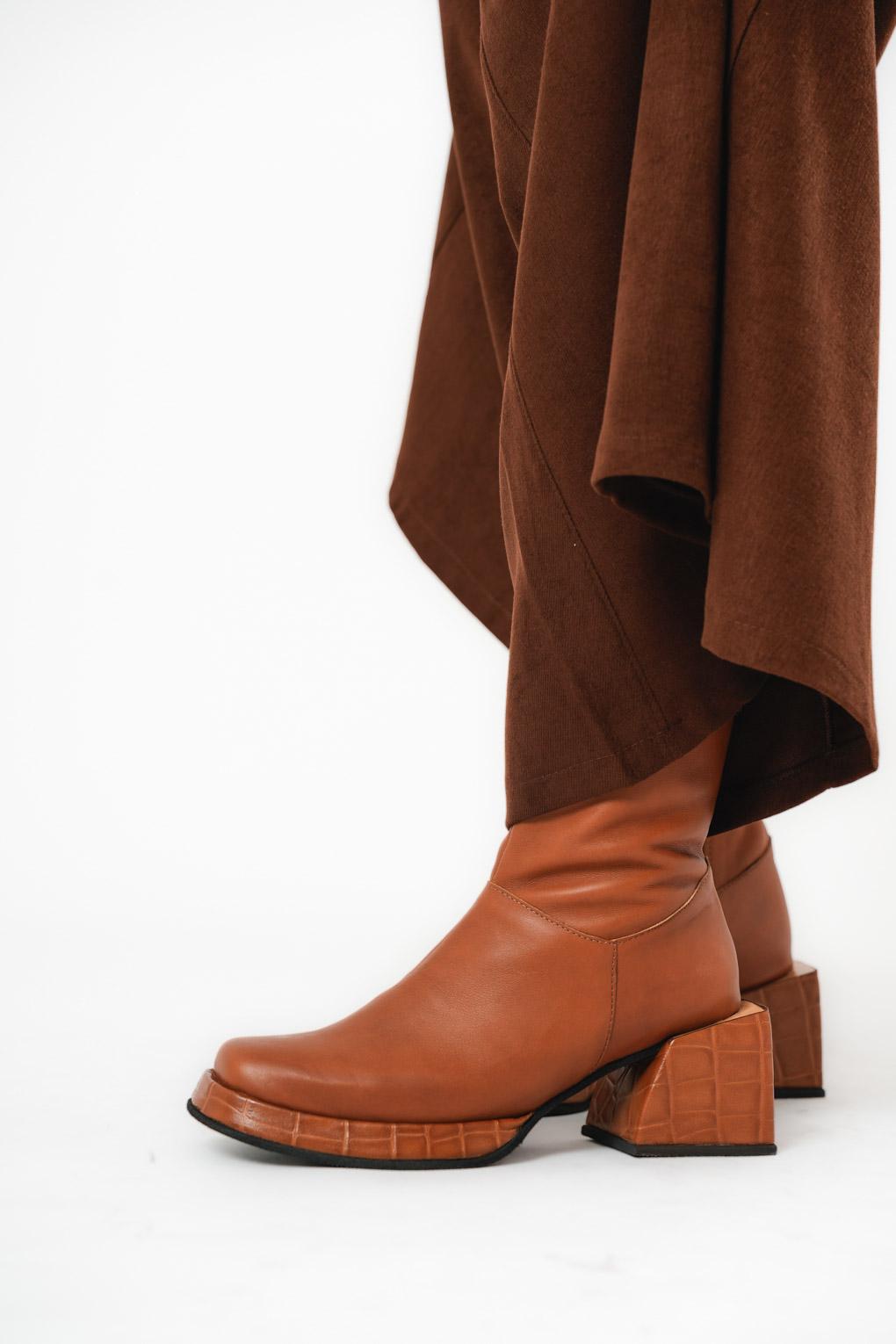 Bota Astra