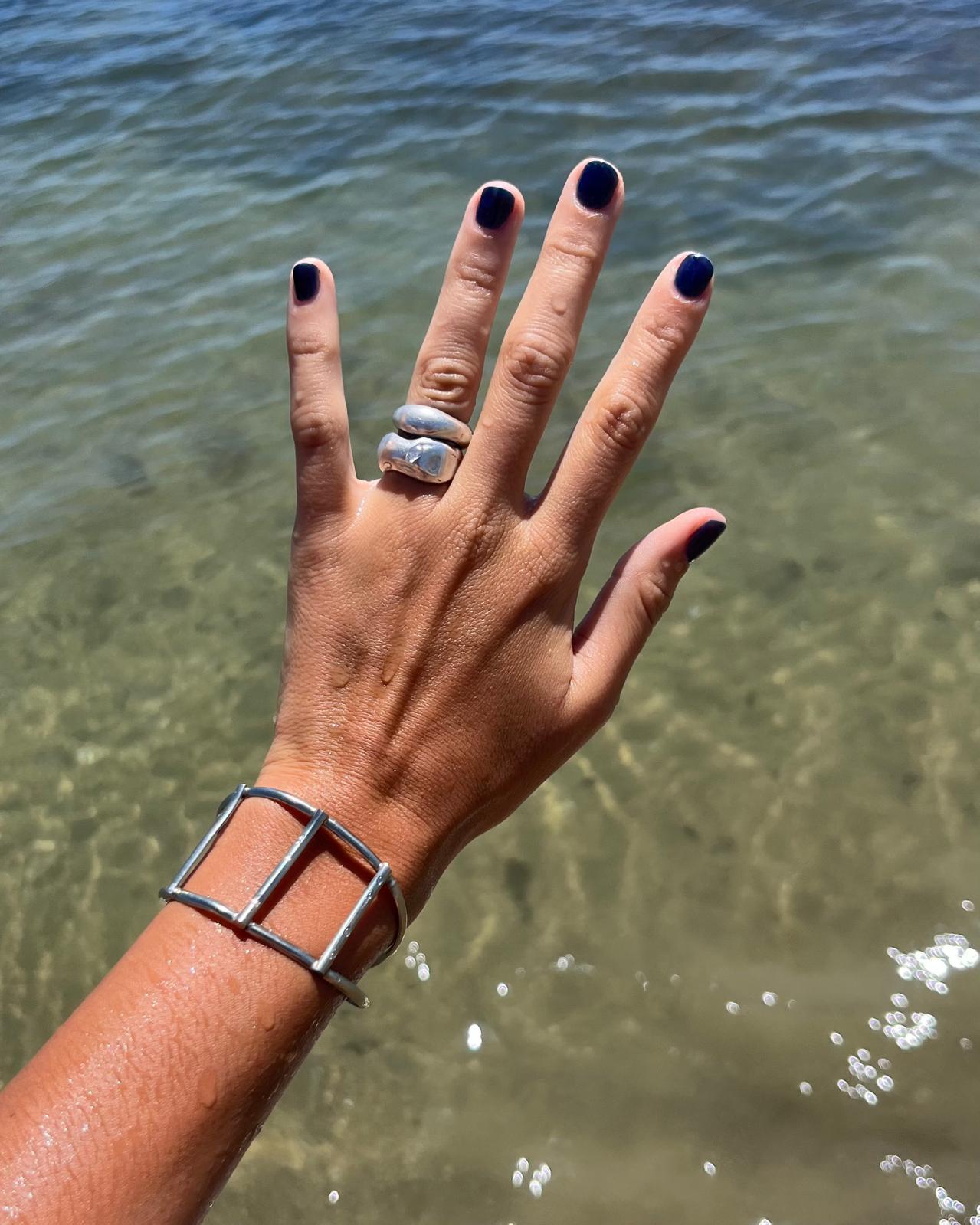 Anillo Amorfo grueso plateado a medida