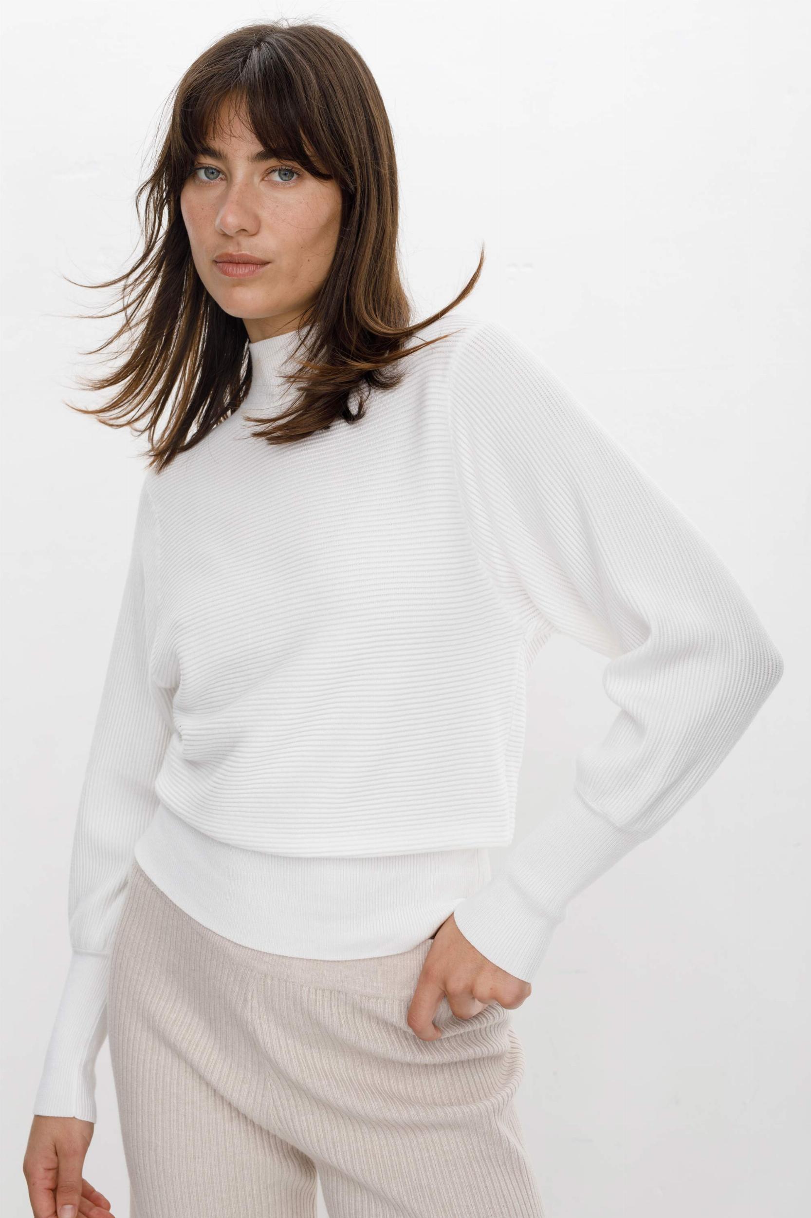 Sweater polera Petunia blanco talle unico