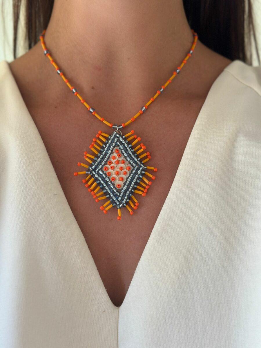 Collar Persia naranja talle unico