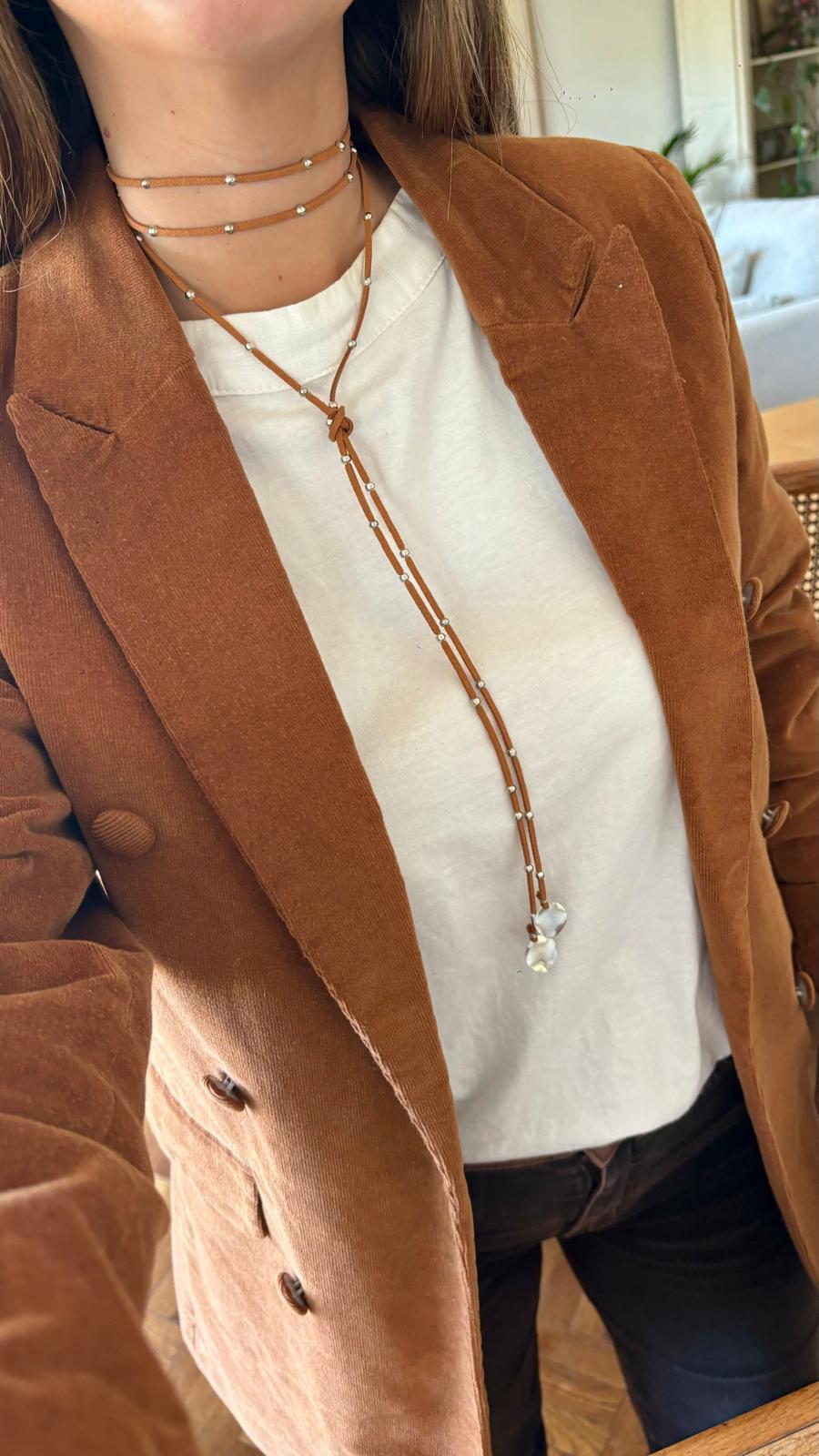 Collar Corbatin pelotitas plateado marron n/a