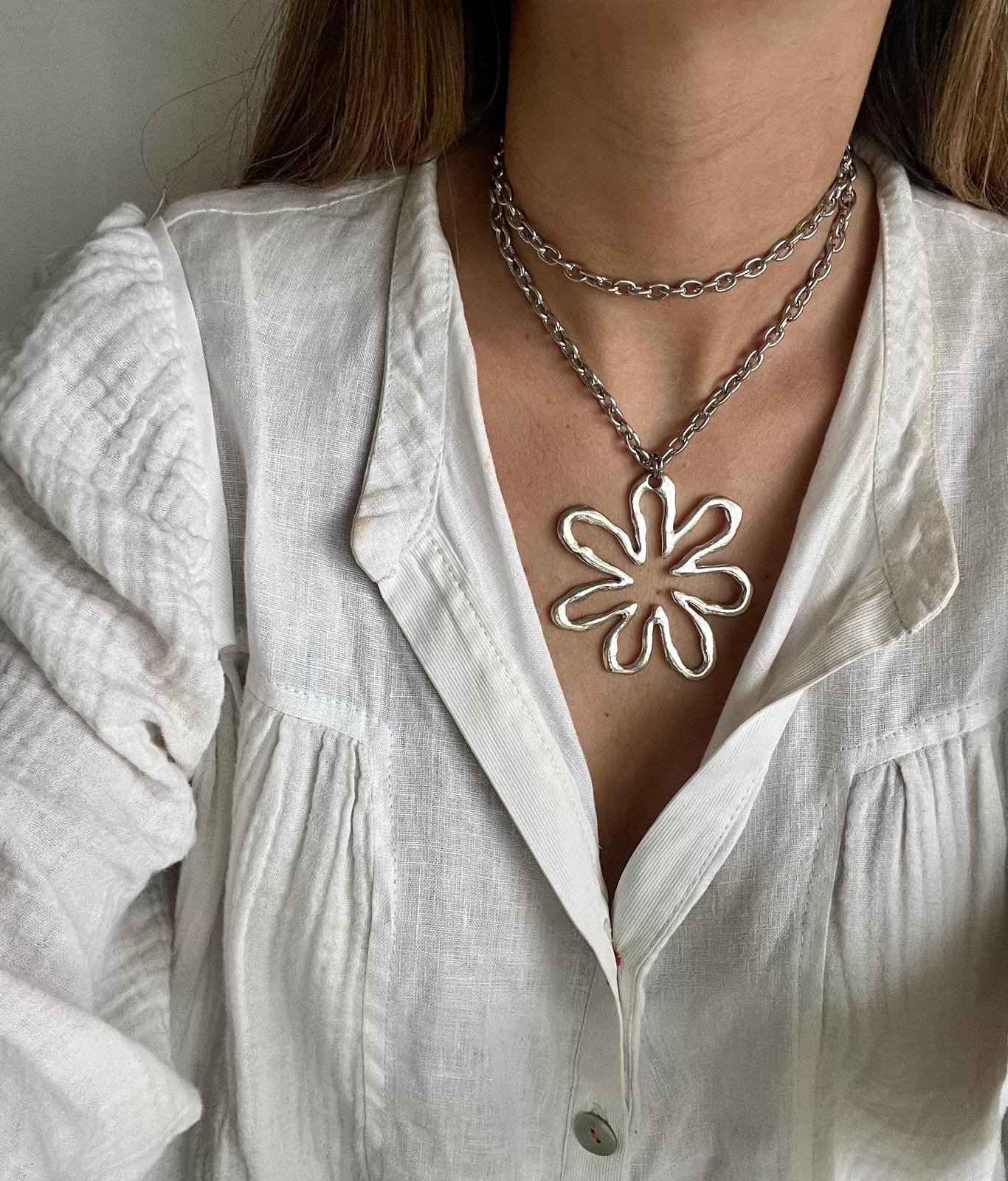 Collar Margarita plateado n/a