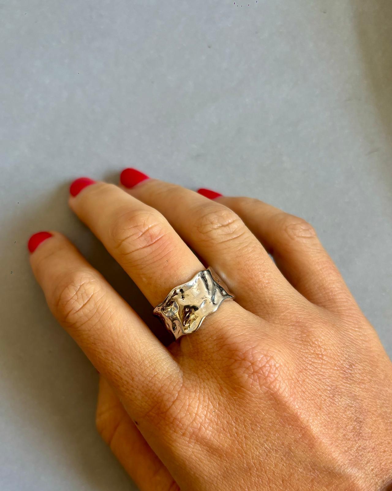 Anillo Texturado plateado n/a
