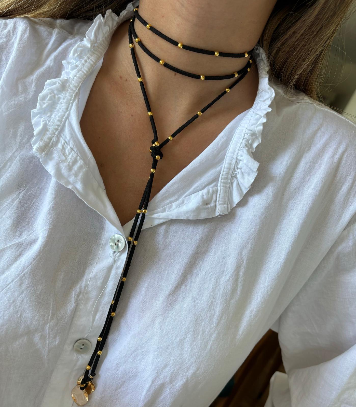 Collar Corbatin pelotitas dorado negro n/a
