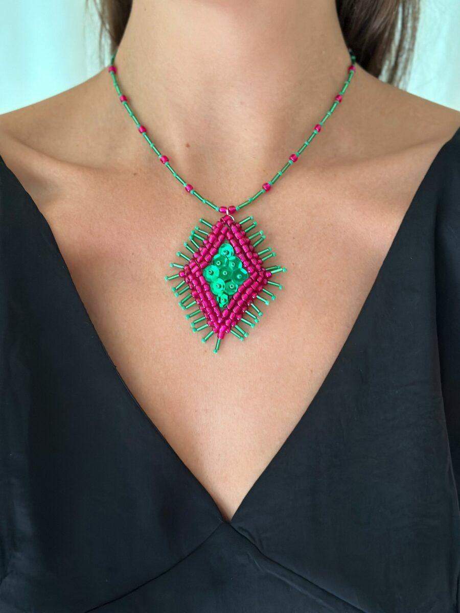 Collar Persia verde talle unico