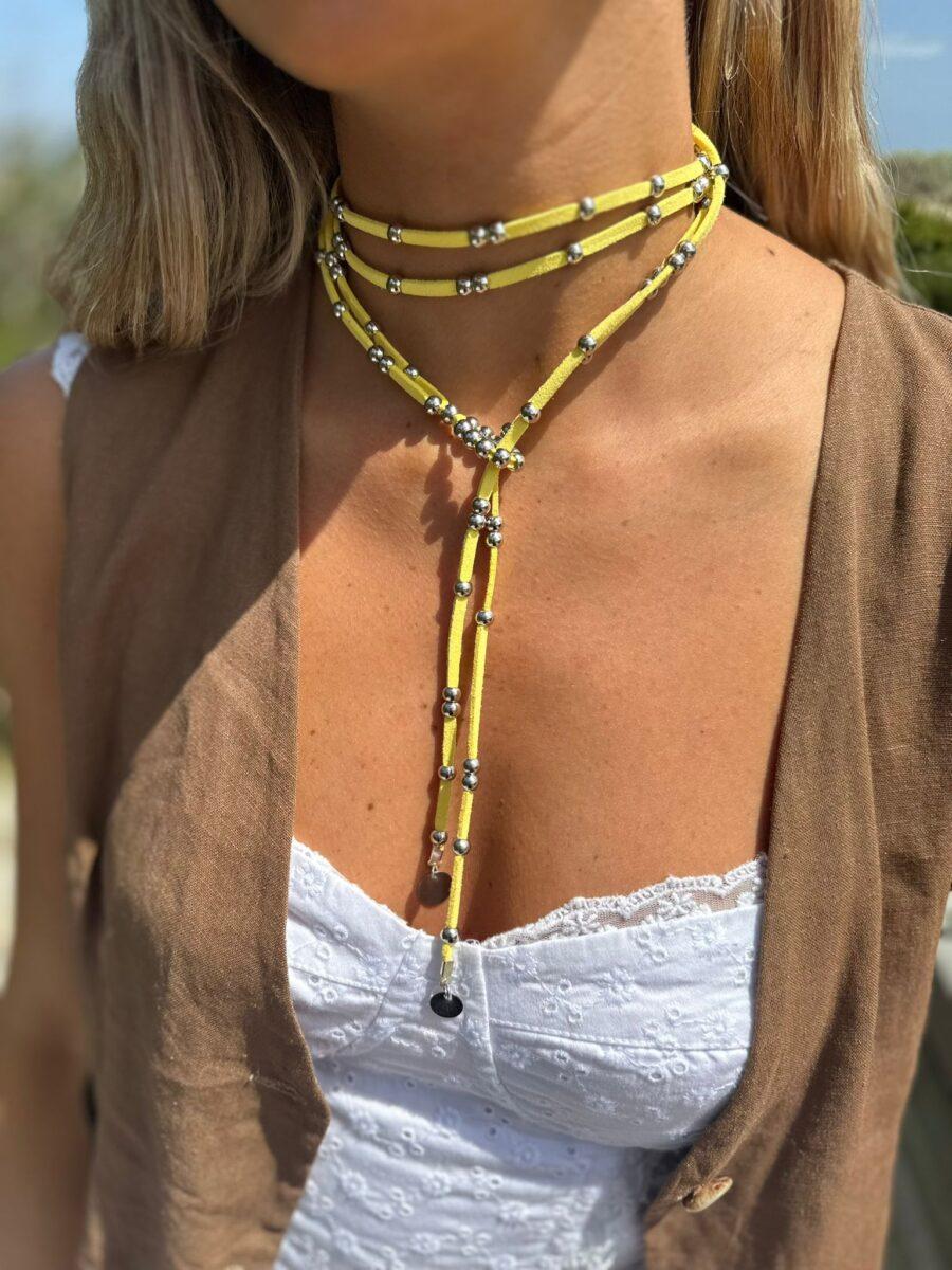 Collar Corbatin amarillo talle unico