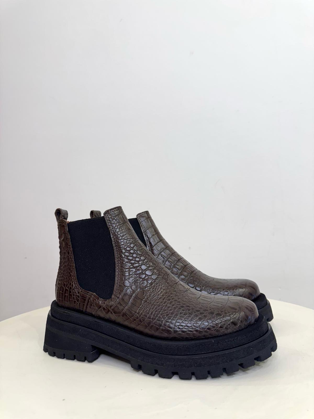 Borcegos New Tokio chocolate 34