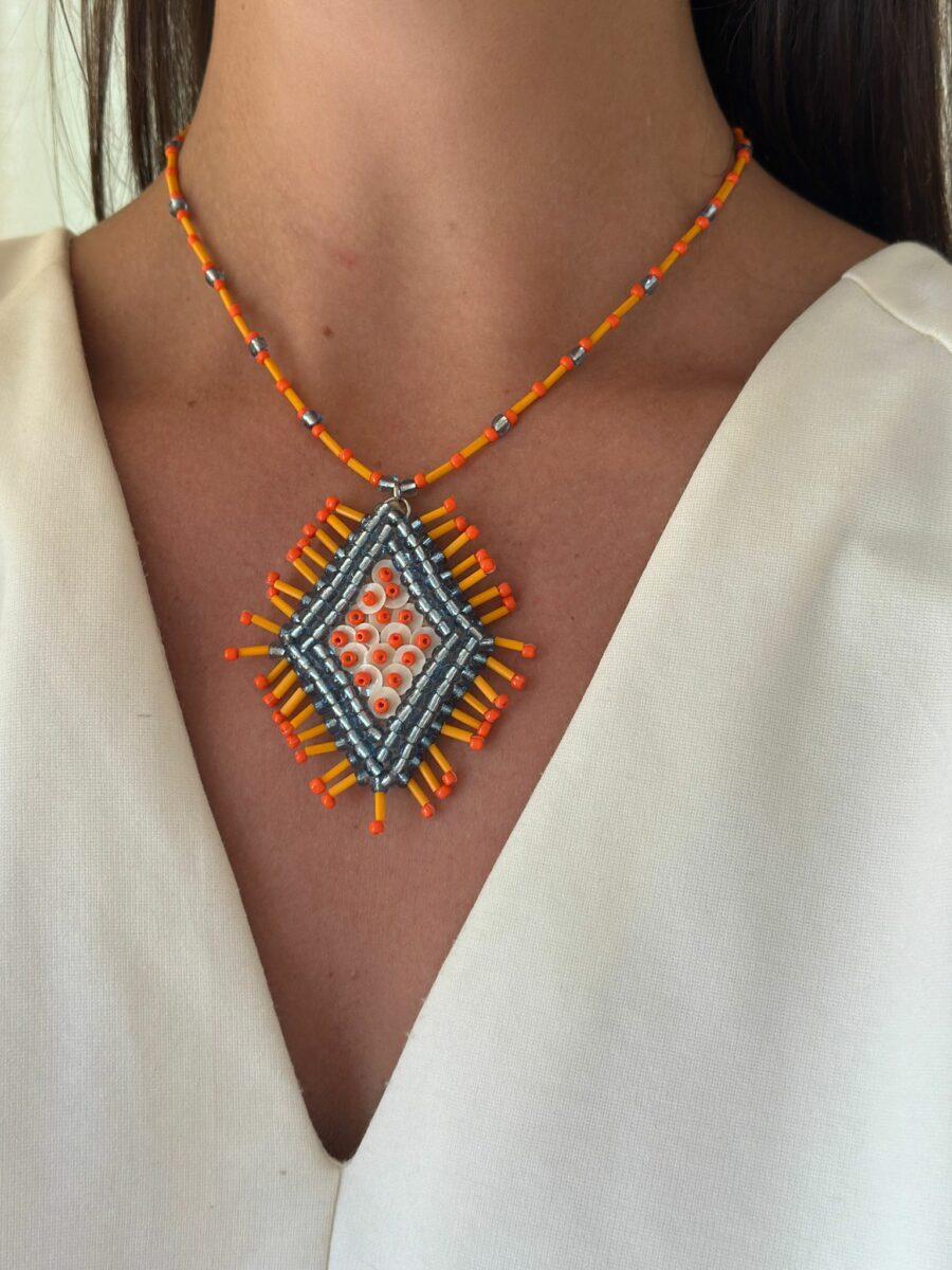 Collar Persia naranja talle unico